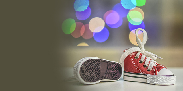 Parents - kids - shoe shopping